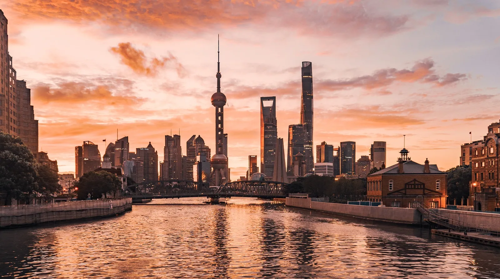 Lawyers Larry and Sara Resolve Shanghai Company’s Dispute, Cutting Compensation by CNY 200,000