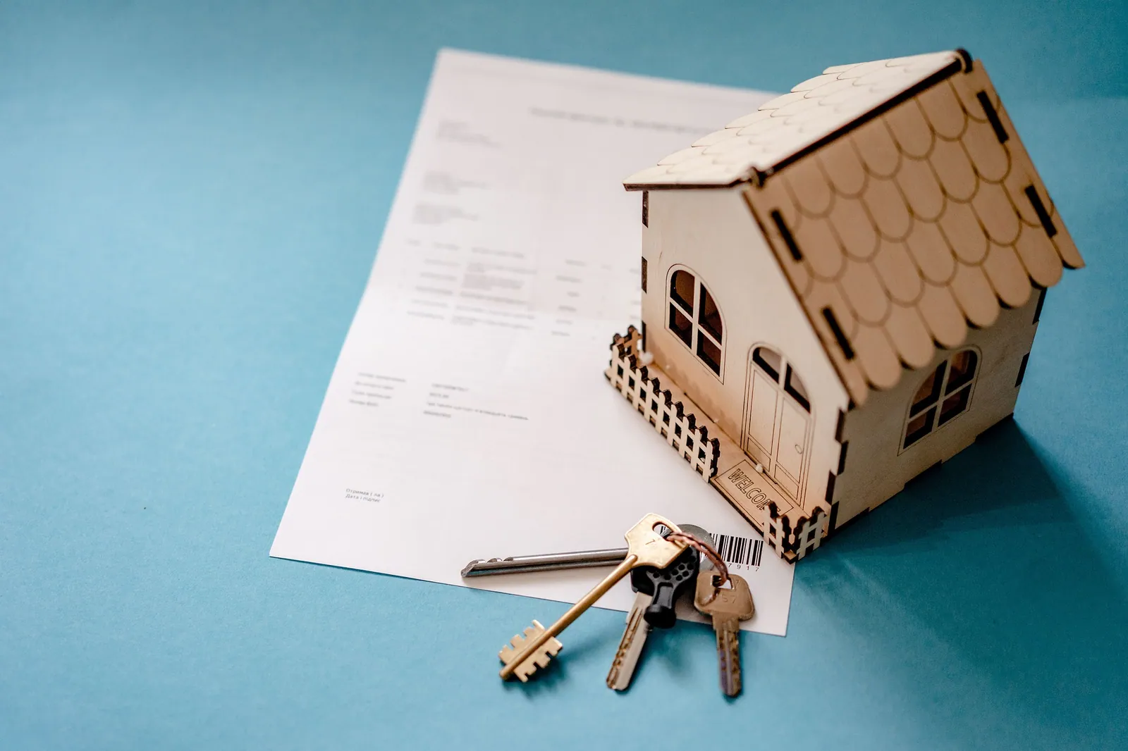 How is property distributed when foreigners divorce in China?