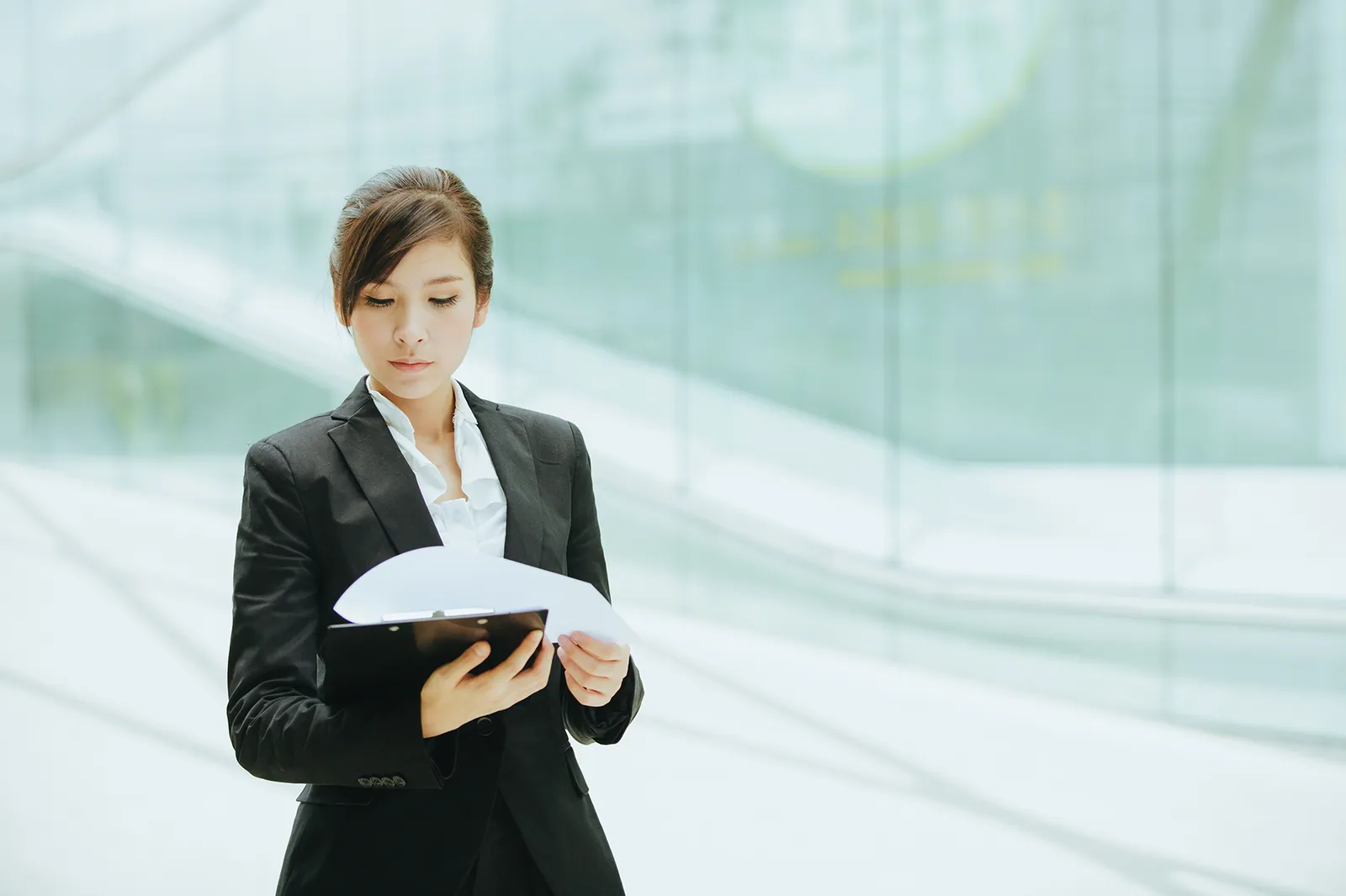 How to Find Professional English-Speaking Chinese Lawyers?
